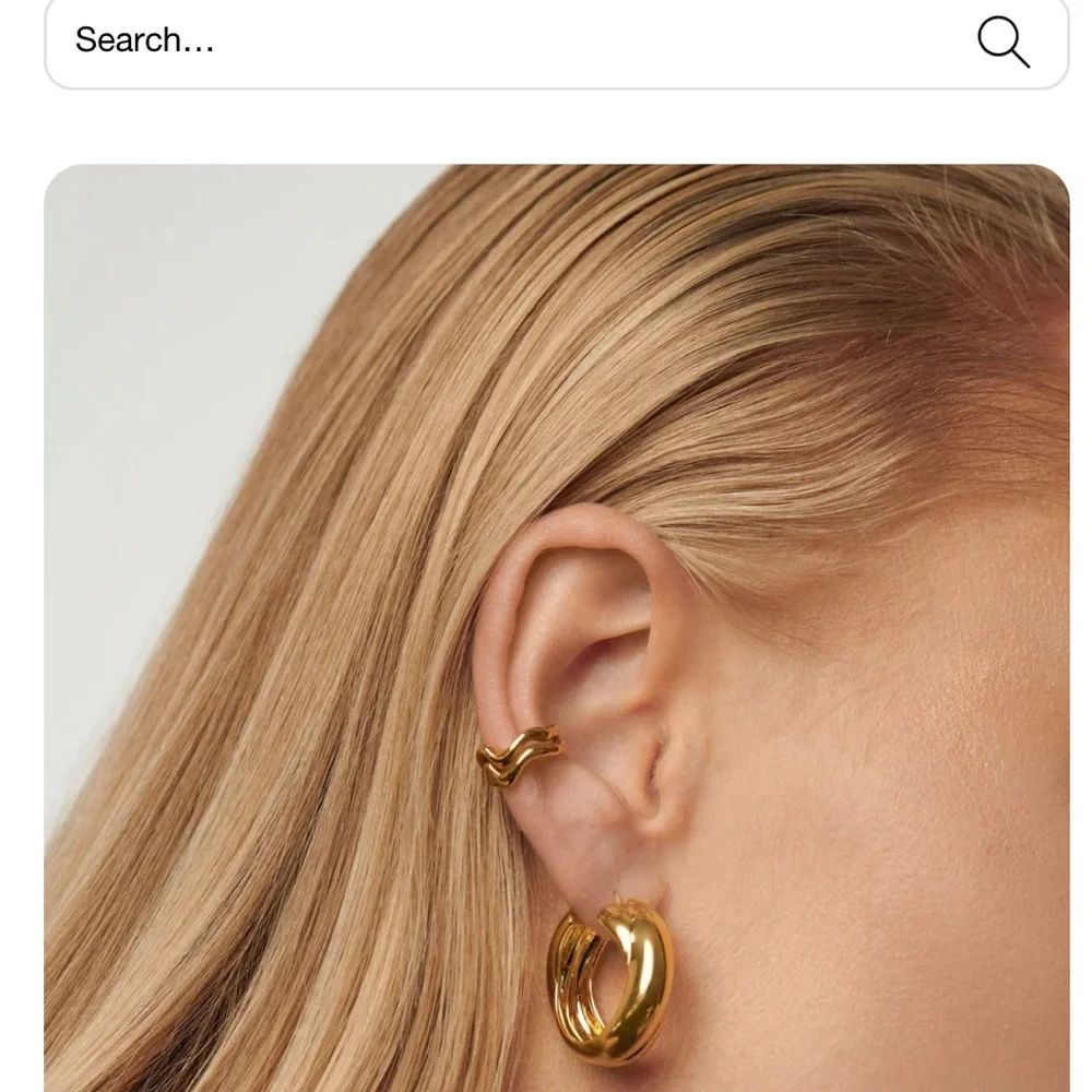 Missoma x Lucy Williams Chunky Medium Entwine Gold Hoop Earrings - Picture 4 of 4